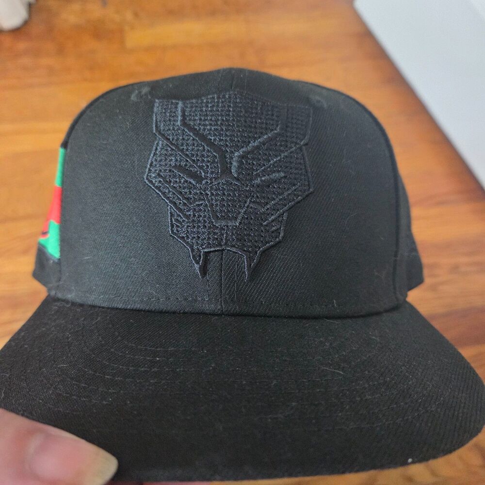 New Era 9FIFTY Marvel Black Panther Blackout Wakanda Flag Snapback Hat OSFM